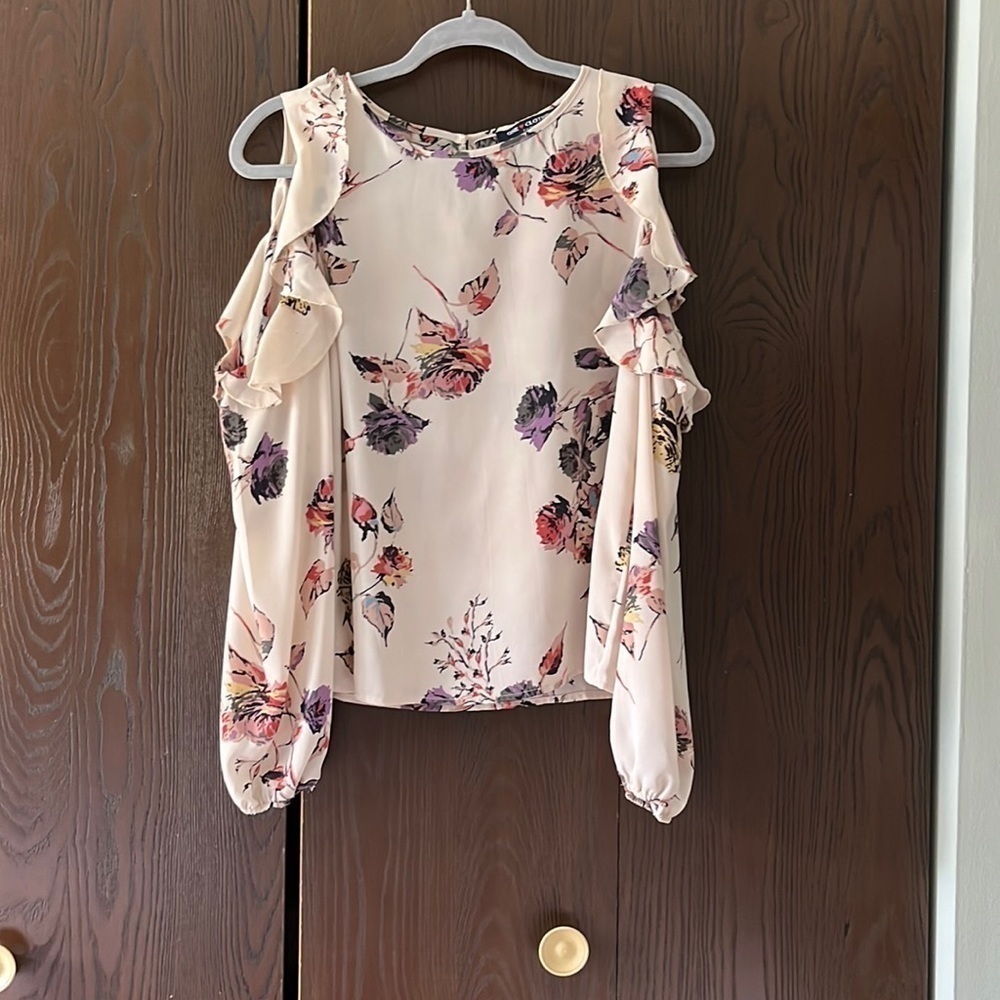 One Clothing long sleeved, exposed shoulder cream blouse. Size Small